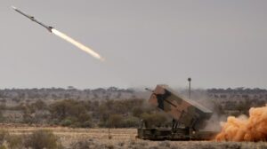 Lanzamiento de un AIM-120-C8 desde un sistema Nasams.