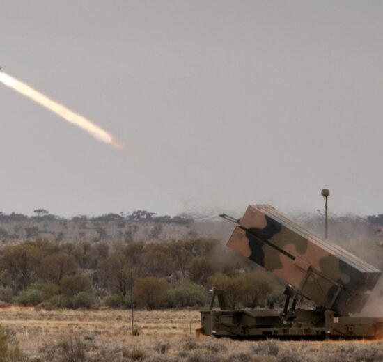 Lanzamiento de un AIM-120-C8 desde un sistema Nasams.