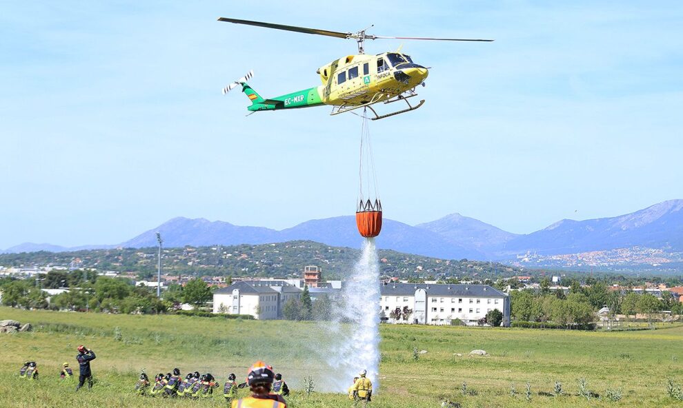 ATAIRE organiza una jornada para acercar a los ciudadanos las labores de extinción de incendios con aeronaves..