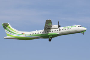 ATR 72 con colores de Binter Canarias.