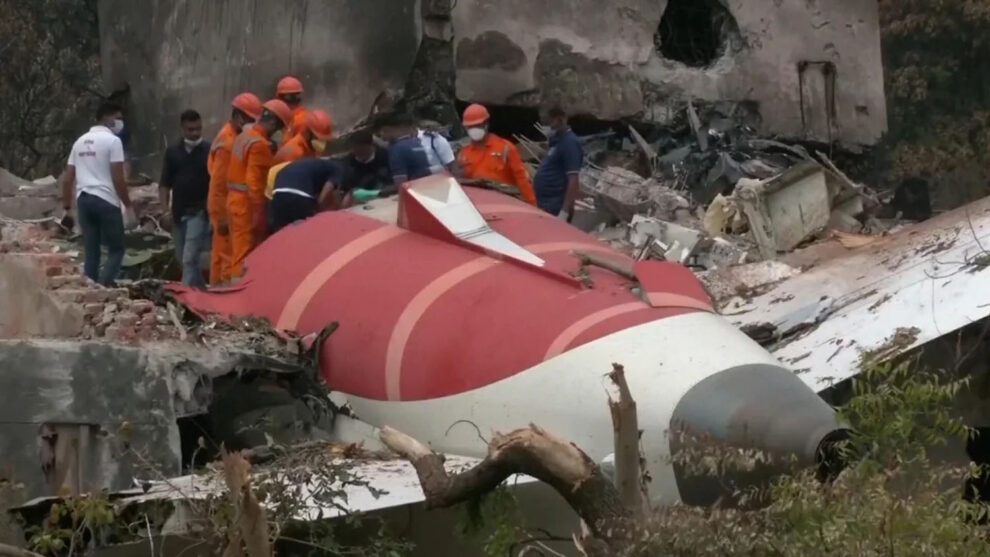 Restos del Boeing 787 de Air India.