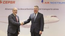 Carlos Barrasa, director de Commercial & Clean Energies de Cepsa y Carlos Bertomeu, presidente de Air Nostrum.