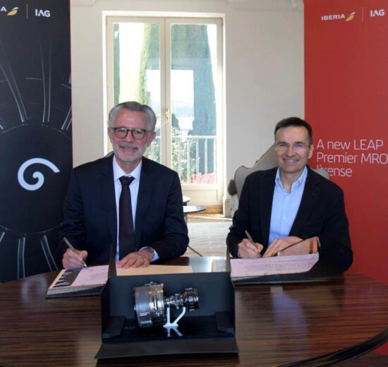 Firma del acuerdo entre Iberia y CFM International.