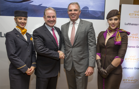 A la izquierda James Hogan, presidente de Etihad, y derecha Carsten Spohr, presidente del Grupo Lufthansa.