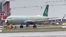 El primer Airbus A321XLR de Aer Lingus tras su salida del hangar de montaje en Finkenwerder.