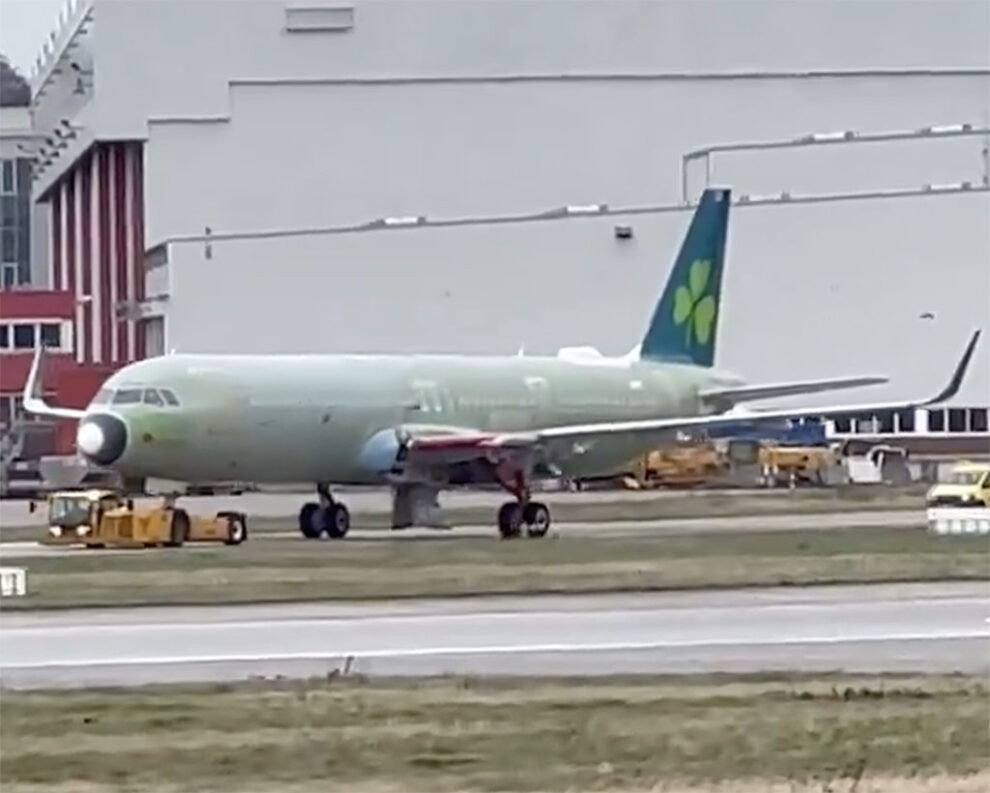 El primer Airbus A321XLR de Aer Lingus tras su salida del hangar de montaje en Finkenwerder.