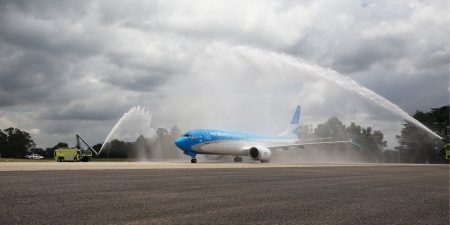 Aerolineas Argentinas recibió su primer Boeing 737 MAX 8 el 22 de noviembre, lo puso en servicio el 1 de diciembre, y lo ha presentado oficialmente hoy 4 de diciembre.