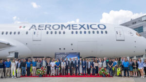 Entrega del Boeing 787 número 1.300 a Aercap y Aeroméxico.