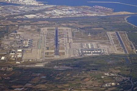 La ampliación del aeropuerto de Barcelona-El Prat sigue paralizada por el gobierno catalán.