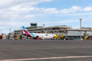 El aeropuerto de La Palma mantendrá los incentivos que se aprobaron tras la erupción volcánica.