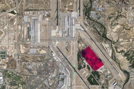 En rojo la zona donde en 2011 se anunció iría la nueva terminal de carga de Iberia en el aeropuerto de Madrid Barajas.