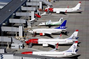 Aviones de Nowegian, SAS y Wideroe en el aeropuerto de OSlo.