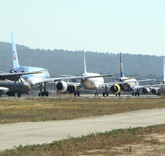 Aviones esperando para despegar en el aeropuerto de Palma de Mallorca.