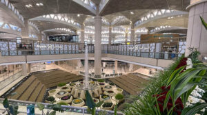 Interior del aeropuerto de Riad, uno de los proyectos en los que ha trabajado Aertec.