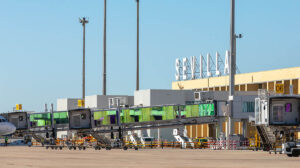 En marzo el aeropuerto de Sevilla ha batido sus récords de pasajeros y aeronaves en un solo mes.