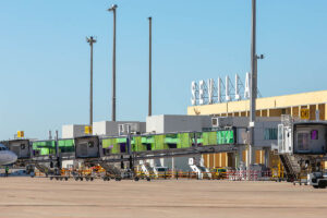 En marzo el aeropuerto de Sevilla ha batido sus récords de pasajeros y aeronaves en un solo mes.