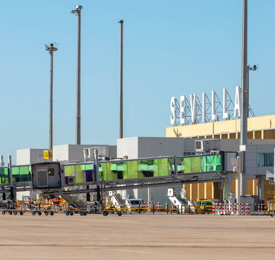 En marzo el aeropuerto de Sevilla ha batido sus récords de pasajeros y aeronaves en un solo mes.