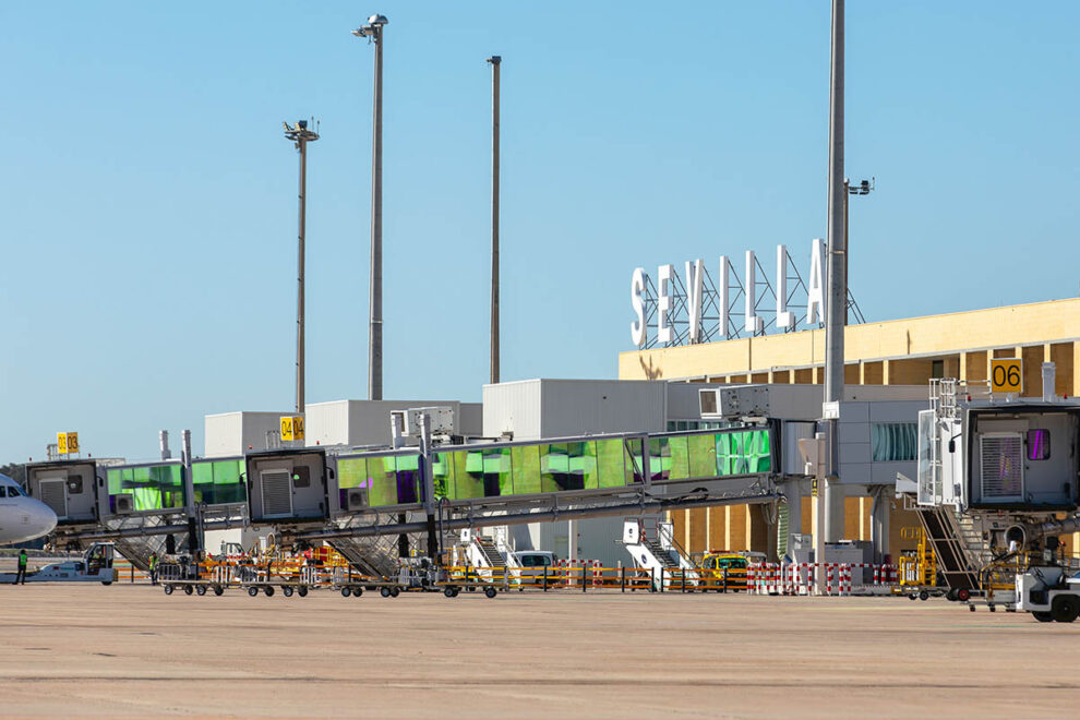 En marzo el aeropuerto de Sevilla ha batido sus récords de pasajeros y aeronaves en un solo mes.