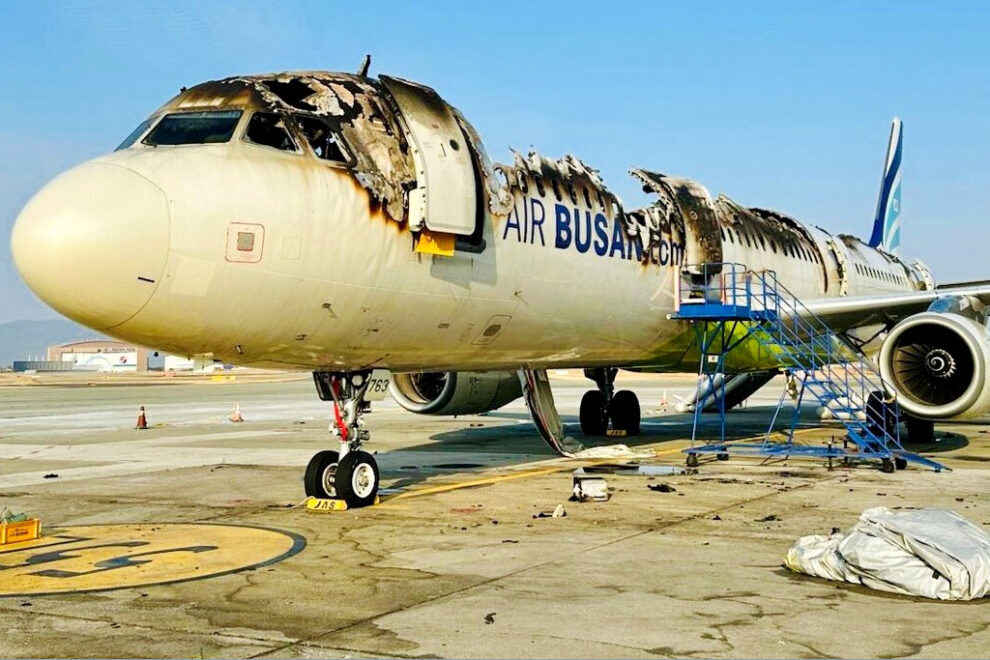 Airbus A321 de Air Busan destruido por el incendio de un cargador de baterías.