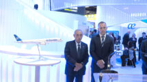 Juan José Hidalgo y Ville Arhippainen de Airbus en Fitur 2026.