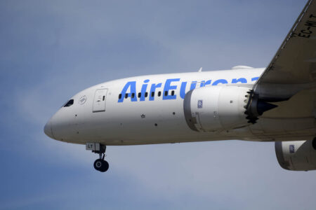 Con la nueva alianza estratégica, un Boeing 787 de Air Europa podría cubrir al menos uno de los dos vuelos diarios de Etihad entre Madrid y Abu Dhabi.