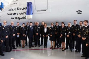 Ceremonia de bautizo del Embraer E195 de Air Europa Express en honor de la Policía Nacional.