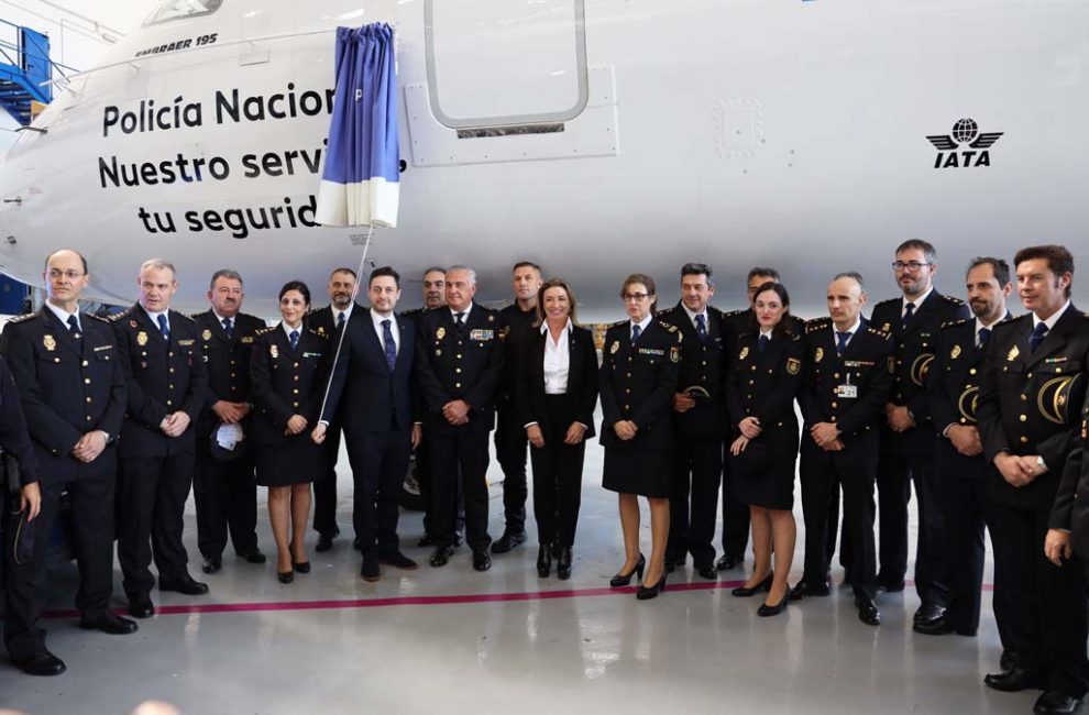 Ceremonia de bautizo del Embraer E195 de Air Europa Express en honor de la Policía Nacional.
