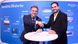 Firma del acuerdo entre Air Europa y Sky Airline.