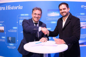 Firma del acuerdo entre Air Europa y Sky Airline.