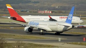 El rescate de Air Europa aprobado por el Gobierno reabre la posibilidad de su venta a Iberia.