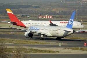 El rescate de Air Europa aprobado por el Gobierno reabre la posibilidad de su venta a Iberia.