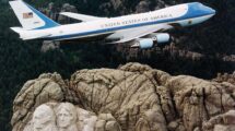 El B-747 es uno de los aviones emblematicos de Boeing, y entre ellos, sin duda el más, el Air Force One.