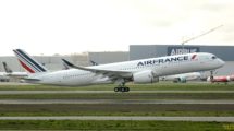 Despegue de Toulouse hacia París del 350 A350 entregado por Airbus.