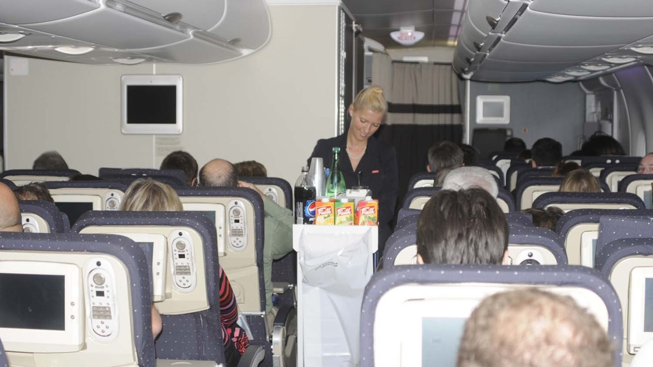 El servicio a bordo en el vuelo inaugural tuvo un aspecto festivo.