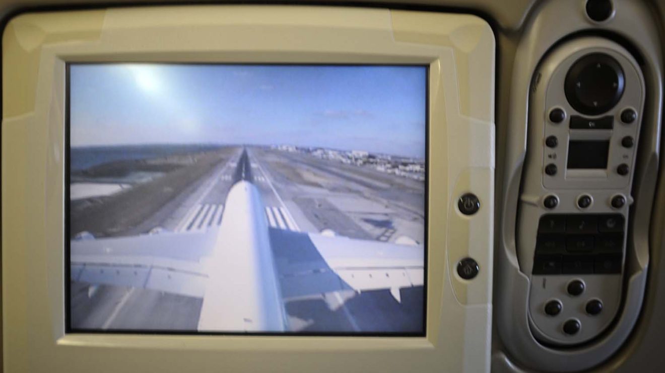A punto de tomar en Nueva York visto por la cámara en el extremo superior de la cola del A380.