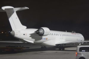 Air Nostrum ha dejado muchos de sus aviones blancos, añadiendo los títulos de la aerolínea para la que operen.