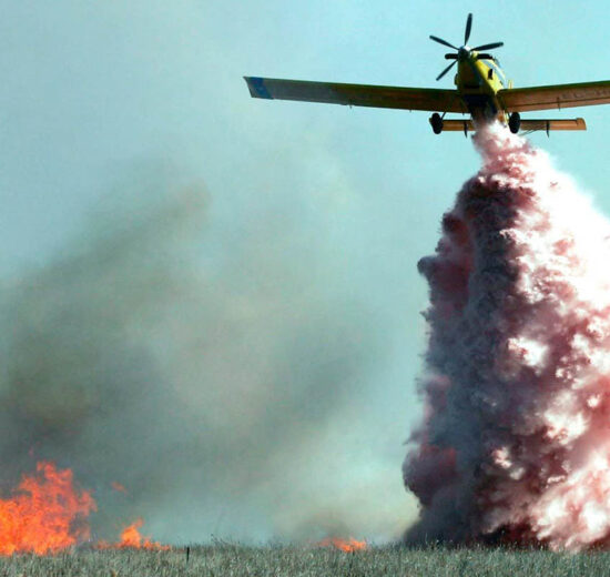 Avión Air Tractor de carga en tierra para la lucha conrtra el fuego.