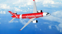 Airbus A220-300 con colores de Air Asia.