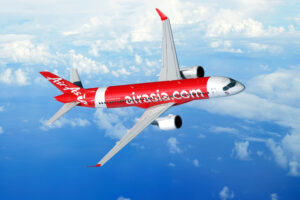 Airbus A220-300 con colores de Air Asia.