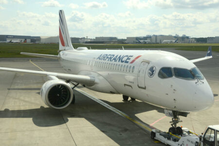 Las familias Embraer E2 y Airbus A220, además del Boeing 737-7 son los aviones en el segmento de emos de 150 plazas en producción.