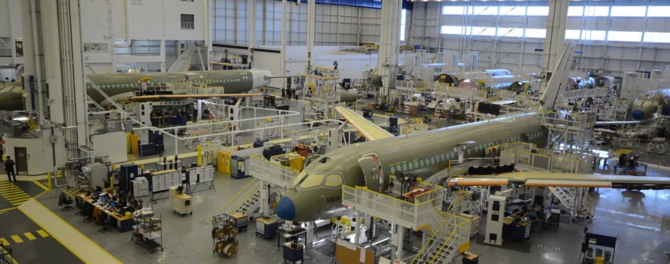 Cadena de montaje del Airbus A220 en el aeropuerto Mirabel de Montreal.