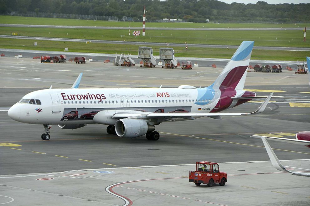 Airbus A320 de Eurowings, del Grupo Lufthansa, en el aeropuerto de Hamburgo.