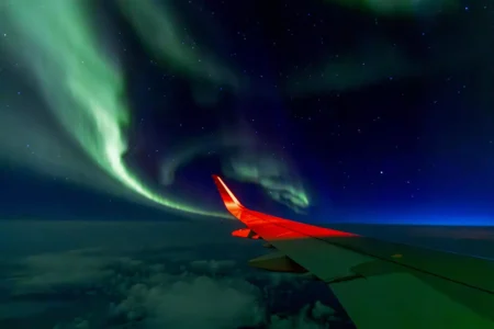 Aurora boreal fotografiada desde el A321XLR en su vuelo cerca del polo Norte.