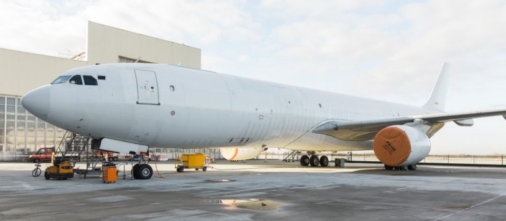 El primer A330-300F de DHL ha sido entregado en un anónimo blanco.
