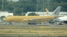 El primer A330-800 que se entregará para su conversión a MRTT+ ,en la factoría de Airbus en Toulouse.