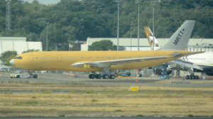 El primer A330-800 que se entregará para su conversión a MRTT+ ,en la factoría de Airbus en Toulouse.