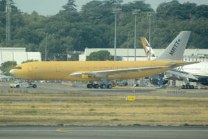 El primer A330-800 que se entregará para su conversión a MRTT+ ,en la factoría de Airbus en Toulouse.