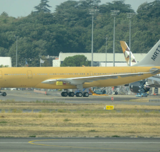 El primer A330-800 que se entregará para su conversión a MRTT+ ,en la factoría de Airbus en Toulouse.