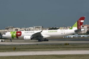 El A330-900 de TAP en el aeropuerto de Lisboa poco antes de ser preparado para el vuelo a Rio de Janeiro.