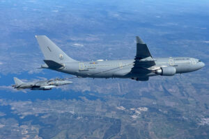 Uno de los A330 MRTT españoles durante el primer repostaje a un Harrier de la Armada.el pasado mes de abril.